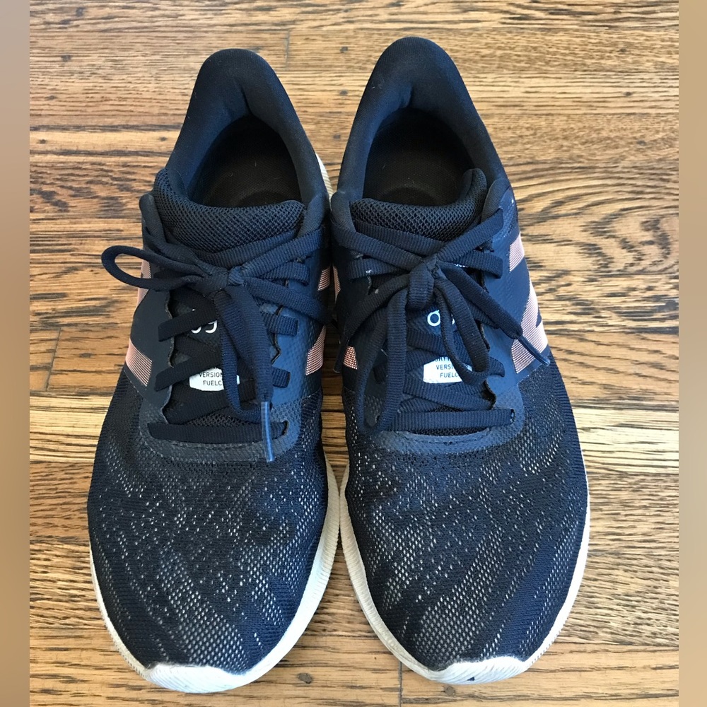 New Balance FuelCell 890V8 size 7.5 women’s running shoes